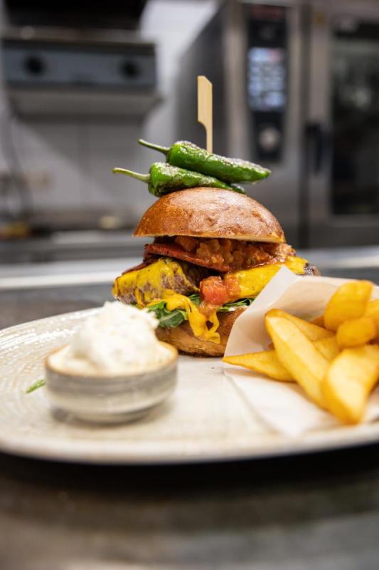 Probekochen für den ersten Burgerabend im Stiftkeller- Stift Schlägl