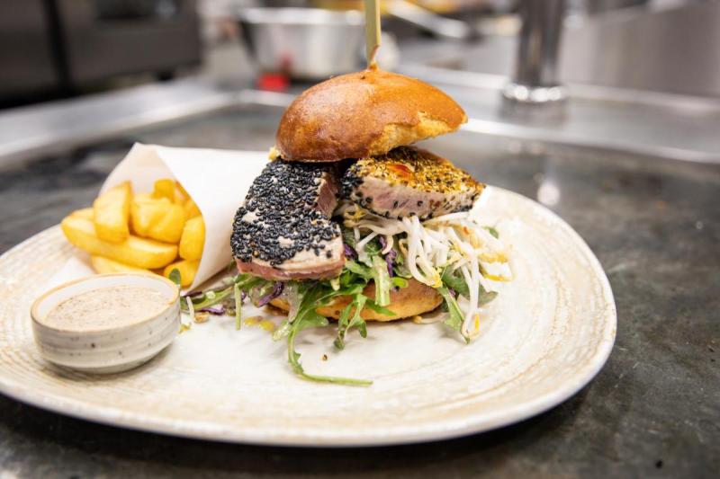 Probekochen für den ersten Burgerabend im Stiftkeller- Stift Schlägl