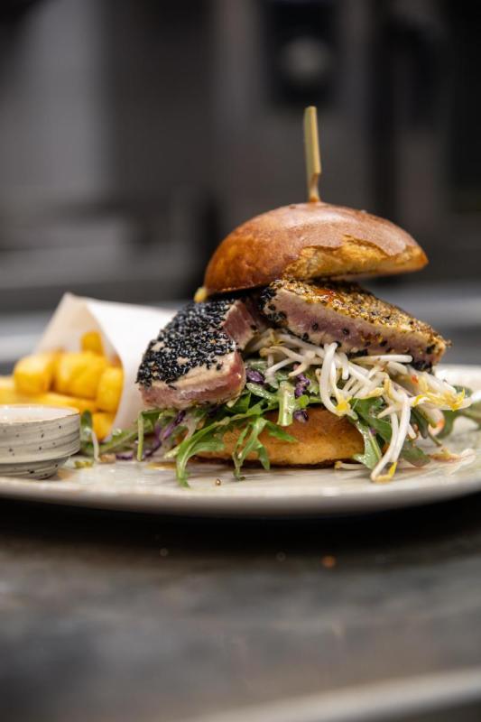 Probekochen für den ersten Burgerabend im Stiftkeller- Stift Schlägl