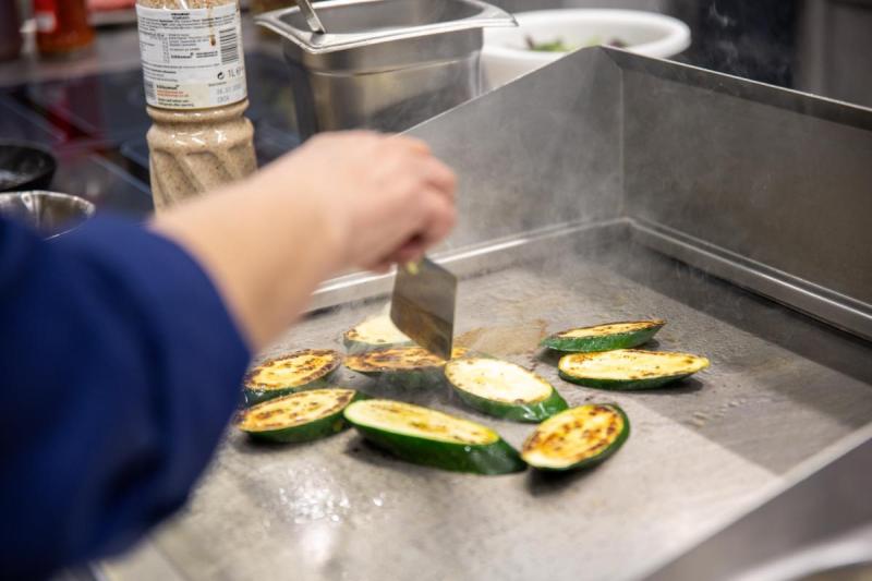 Probekochen für den ersten Burgerabend im Stiftkeller- Stift Schlägl