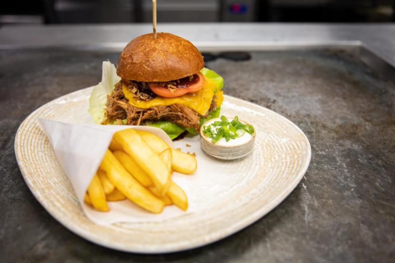 Probekochen für den ersten Burgerabend im Stiftkeller- Stift Schlägl