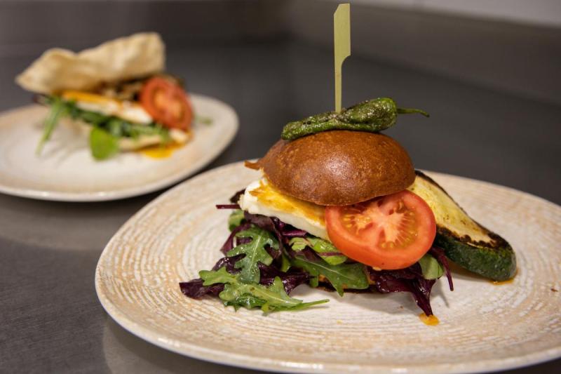 Probekochen für den ersten Burgerabend im Stiftkeller- Stift Schlägl